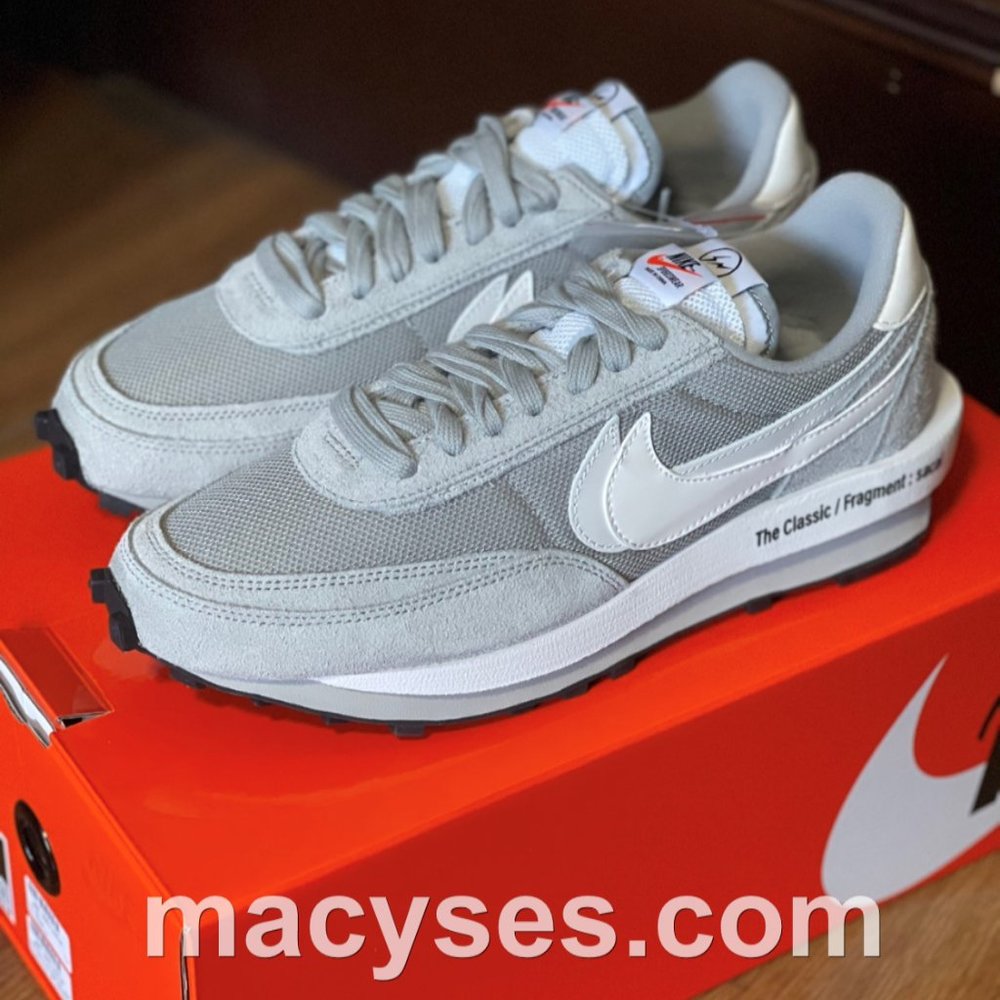 NIKE "Smoke Grey" running shoes